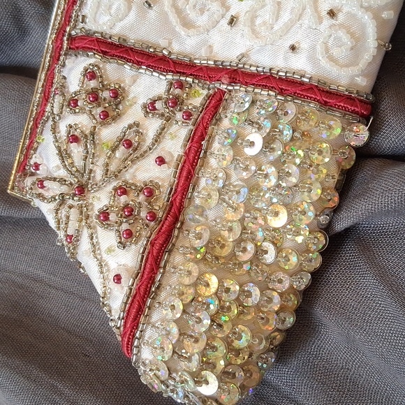 -Cashmere Shawl/Wrap with Beaded and Sequin Clutch - Picture 4 of 13
